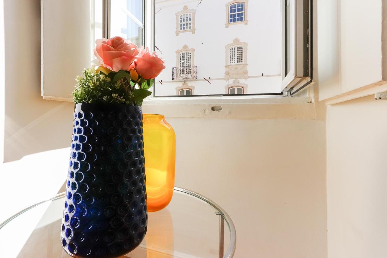 Charming And Stylish Downtown Apt In XIX Century Building Лиссабон Экстерьер фото