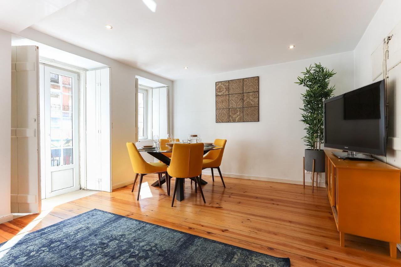 Charming And Stylish Downtown Apt In XIX Century Building Лиссабон Экстерьер фото