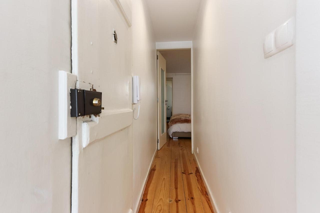 Charming And Stylish Downtown Apt In XIX Century Building Лиссабон Экстерьер фото